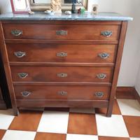 Comò in legno massello con piano di marmo