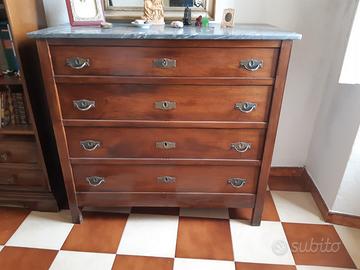 Comò in legno massello con piano di marmo