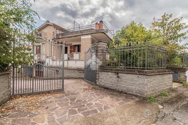 VILLA SINGOLA A VETRALLA