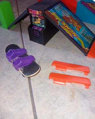 Skateboard finger