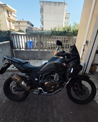  Honda Africa Twin 1100 - Come nuova