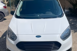 Ford transit courier del 2018 con 52000km, diesel