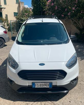 Ford transit courier del 2018 con 52000km, diesel