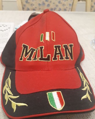 Cappellino milan