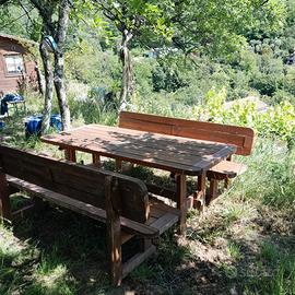 Tavolo e panche da giardino