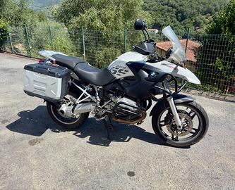 BMW R1200 GS 2005 con borse originali e paramotori