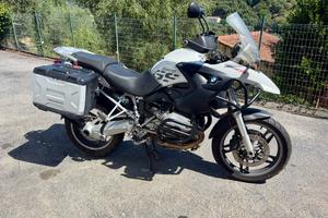 BMW R1200 GS 2005 con borse originali e paramotori