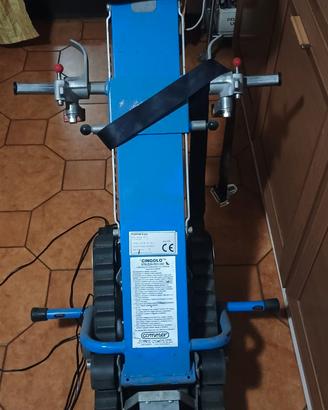 Cingolato per carrozzina anziani