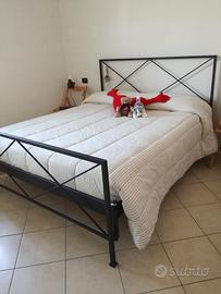Letto matrimoniale in ferro battuto moderno