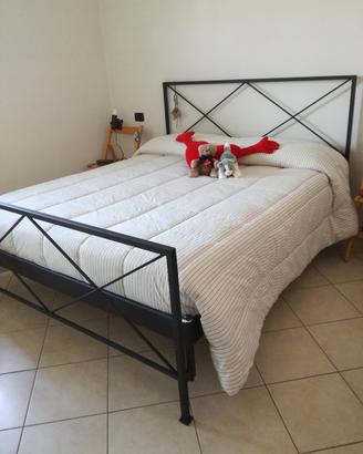 Letto matrimoniale in ferro battuto moderno
