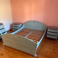 Camera da letto completa in legno massello