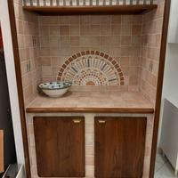 Mobile rustico piastrellato con 2 ante