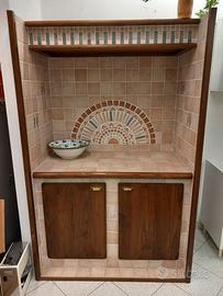 Mobile rustico piastrellato con 2 ante