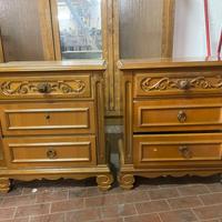 Coppia di Comodini Vintage in Legno Massello