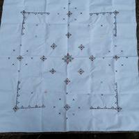 Tovaglietta ricamata a mano 
