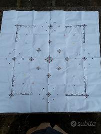 Tovaglietta ricamata a mano 
