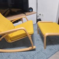 Sedia a dondolo con pouff