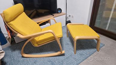 Sedia a dondolo con pouff