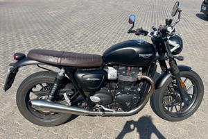 Triumph Street Twin 900 nero opaco