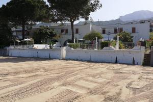 Villetta a diamante. Dal giardino sulla spiaggia-/