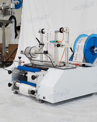 Etichettatrice semiautomatica per bottiglie