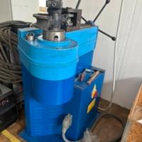 Attrezzature di lavoro: curva tubi, segatrice ecc