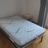 Materasso, rete a fasce e struttura in metallo