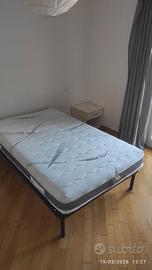 Materasso, rete a fasce e struttura in metallo