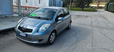 Toyota yaris benzina in buono stato