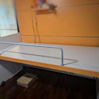 Letto con scrivania e scaletta estraibili