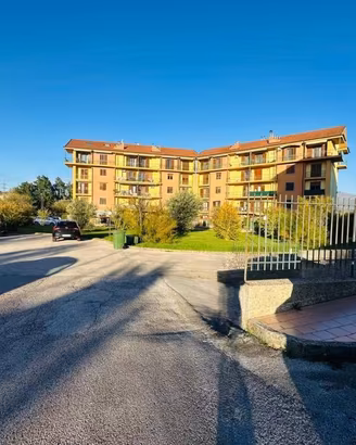 Appartamento di 190 m² con più di 5 locali a Avell