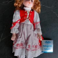 Bambola in porcellana da collezione