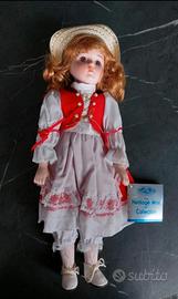 Bambola in porcellana da collezione