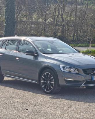 Volvo V60 Cross Country CV-150 D3 Geartronic Summu