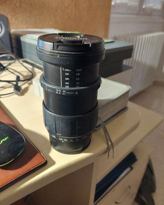 obbiettivi e macchina fotografica nikon