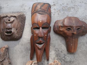 Piccola collezione di maschere di vario tipo