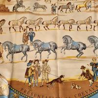 foulard in seta di Hermes