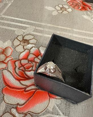 SOLITARIO CON DIAMANTE  NATURALE TAGLIO UOMO 18 KT