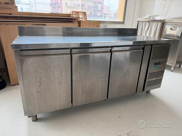 Bancone frigo, vetrina refrigerata, cappa