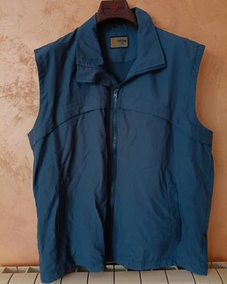 Giubbino smanicato uomo blu con tasche.