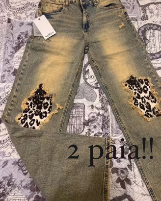 Jeans con strappi leopardati