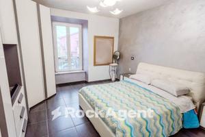 APPARTAMENTO SU DUE LIVELLI CON GIARDINO PRIVATO