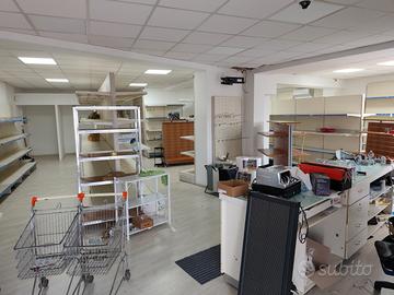 Arredamento completo negozio