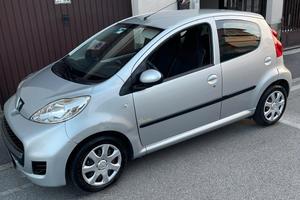 PEUGEOT 107 1.0 68 CV 5p sweet years 2 tronic