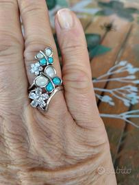 Anello in argento 925 con farfalle e fiori.
