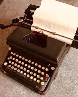 Macchina da scrivere Olivetti - Everest