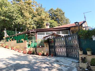 villetta cn giardino e bosco di proprietà 