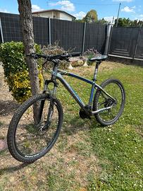Bicicletta mountain bike