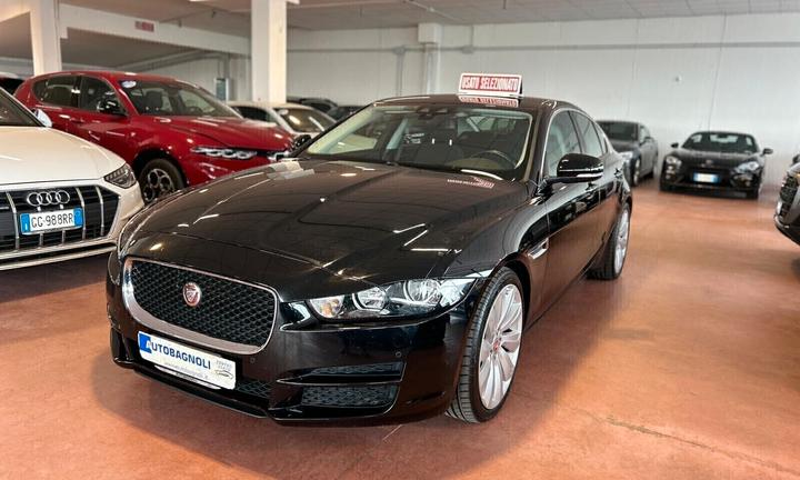 Jaguar XE PURE 2.0 D Turbo 180 CV aut.