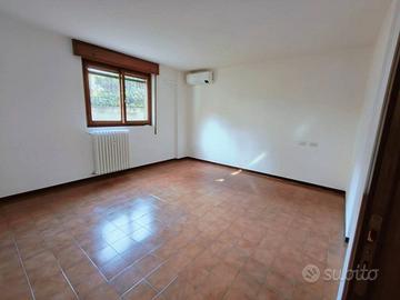 Appartamento di 90 m² con 3 locali e box auto a Mo